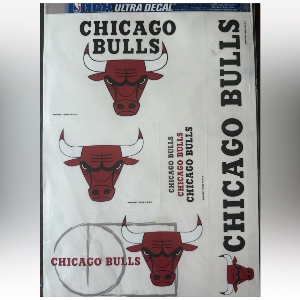 NBA 11" x 17" Ultra Decals Set - CHICAGO BULLS basketball - Removable & Reusable